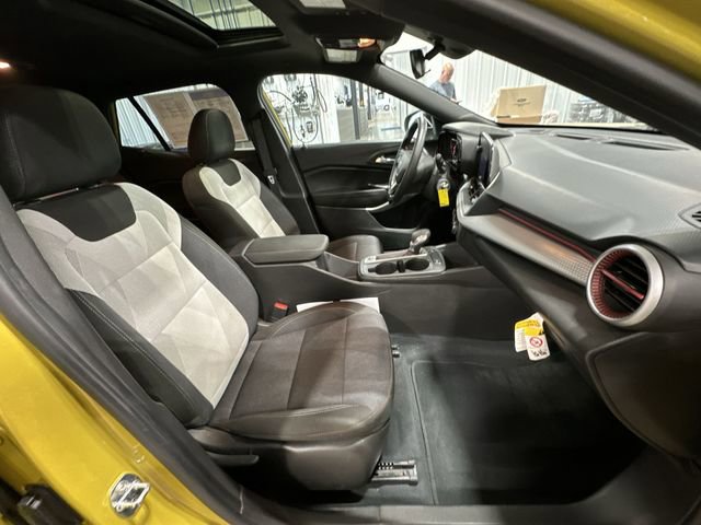 Used 2024 Chevrolet Trax RS w/ Sunroof Package FWD image 29