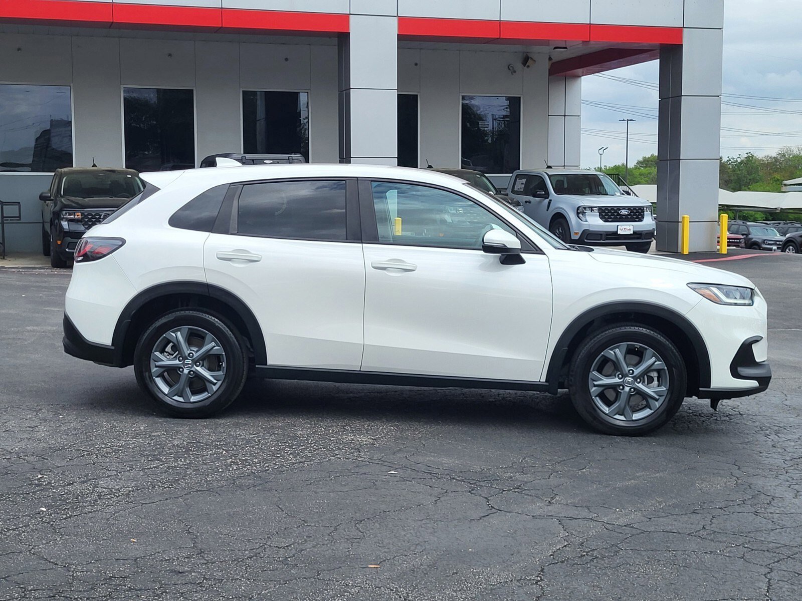 Used 2026 Honda HR-V LX image 2