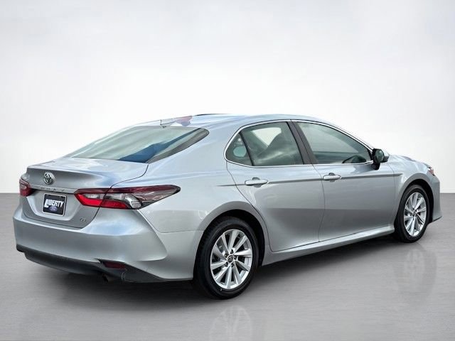 Used 2021 Toyota Camry LE image 5