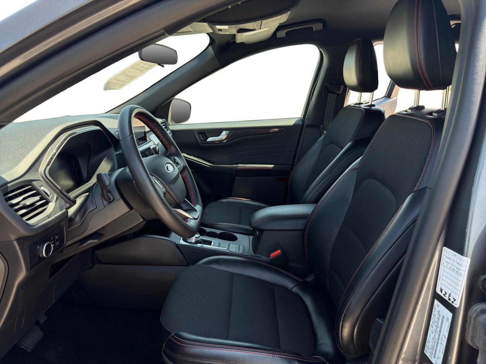 Certified 2025 Ford Escape ST-Line AWD/4WD image 11