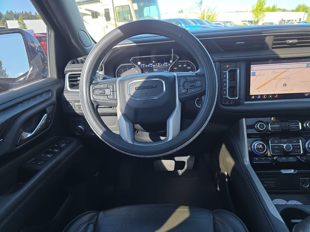 Used 2021 GMC Yukon Denali w/ Denali Premium Package AWD/4WD image 8