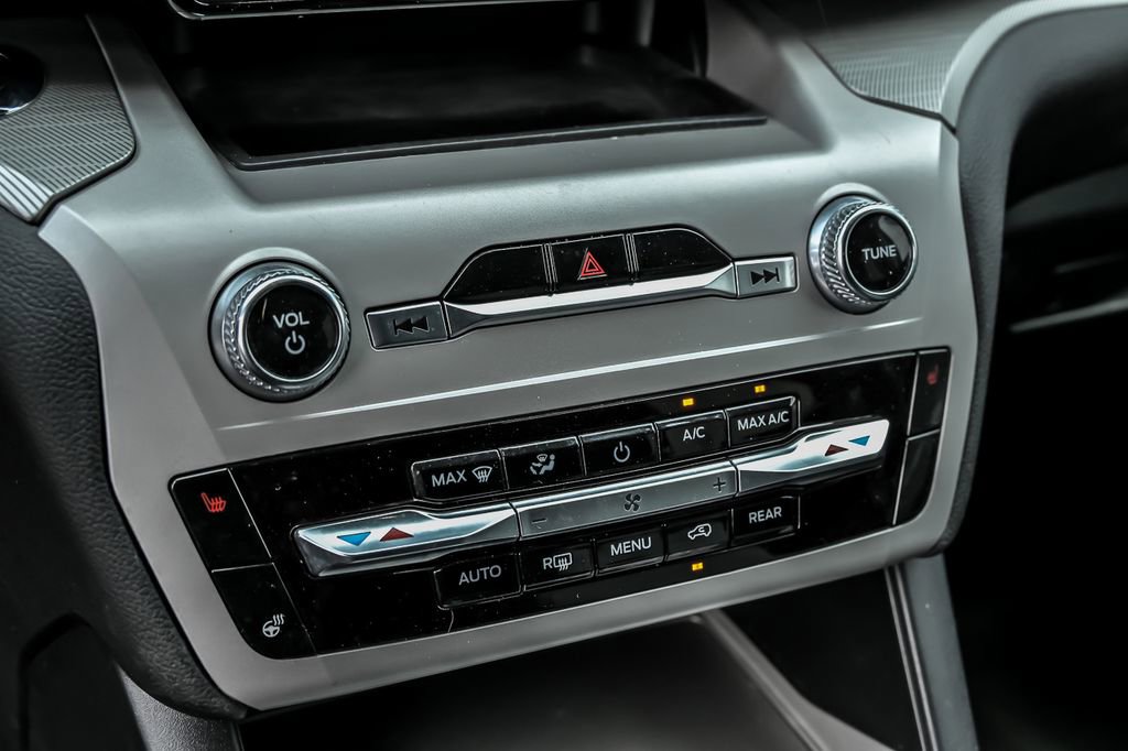 Certified 2024 Ford Explorer XLT w/ Equipment Group 202A AWD/4WD image 23