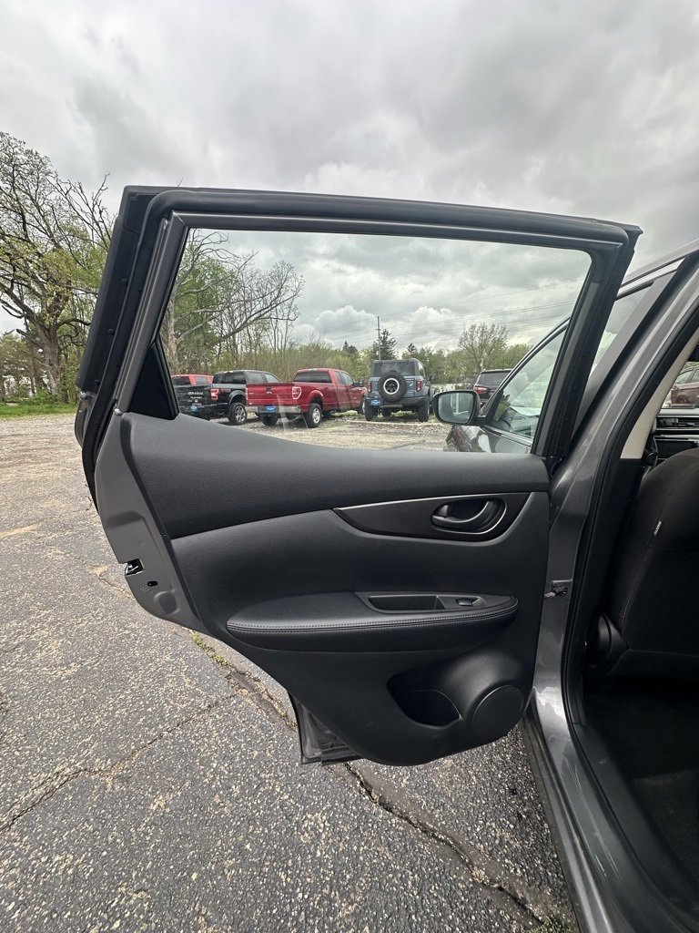 Used 2021 Nissan Rogue Sport S image 13