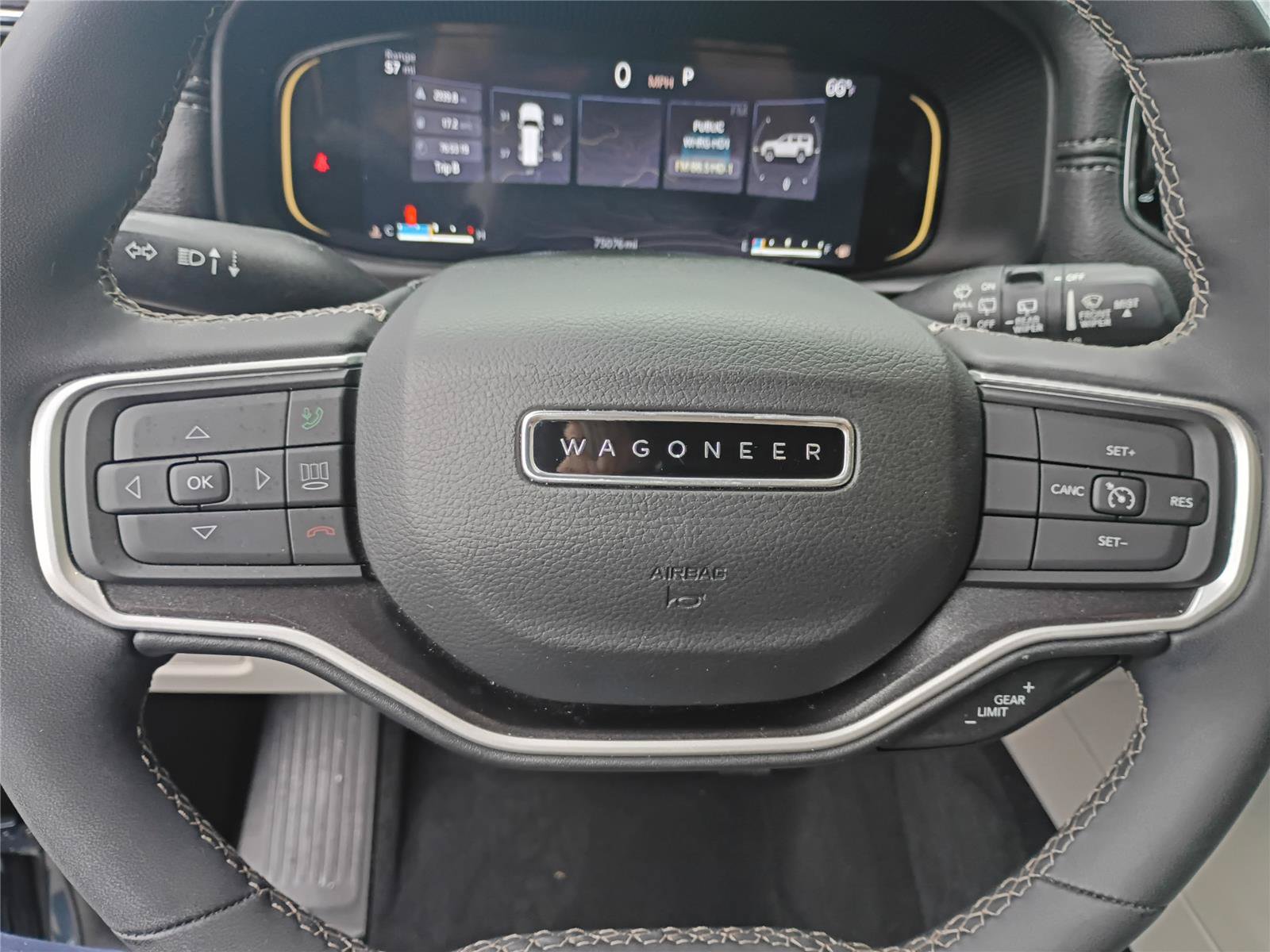 Used 2023 Jeep Wagoneer 4WD w/ Premium Group I image 13
