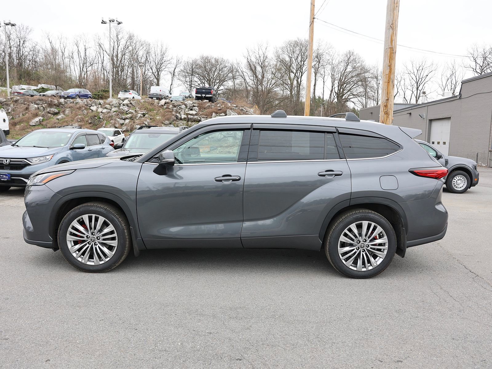 Used 2023 Toyota Highlander Platinum AWD/4WD image 6