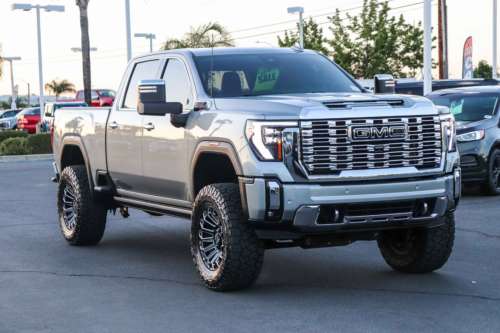 Used 2024 GMC Sierra 2500 Denali w/ Denali Reserve Package AWD/4WD image 3