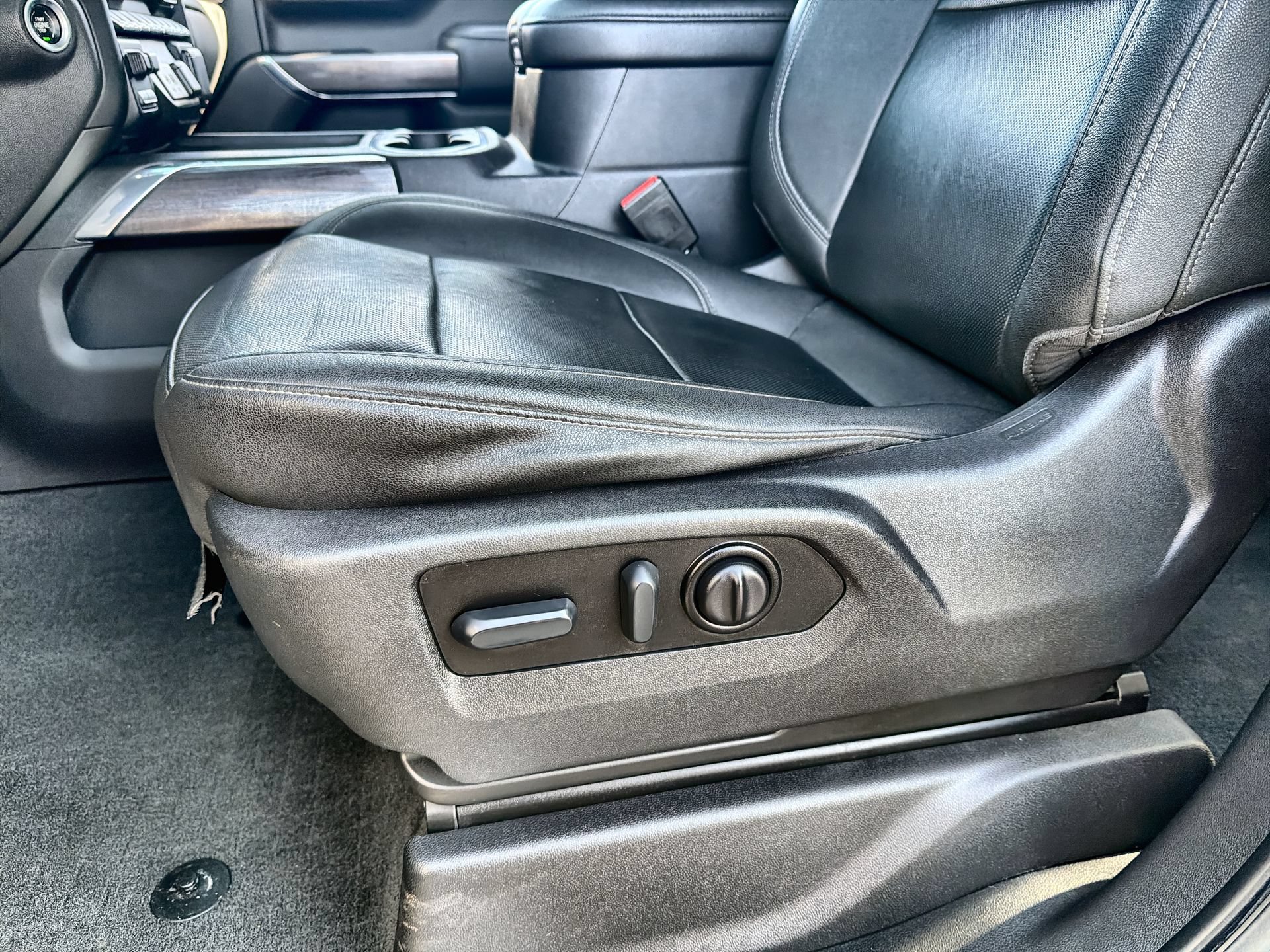 Used 2021 Chevrolet Silverado 1500 LTZ RWD image 12