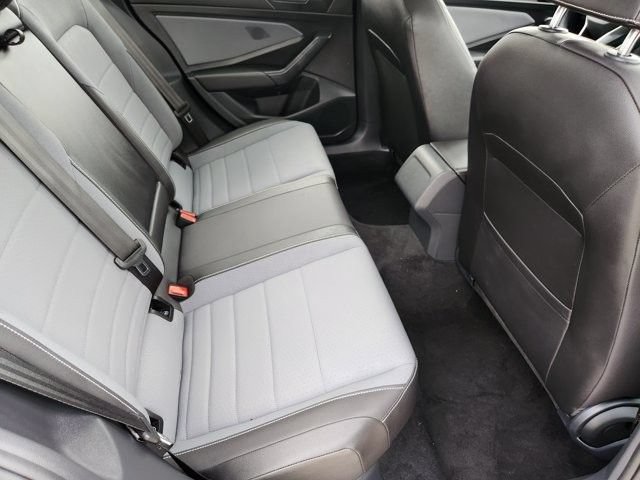 Used 2025 Volkswagen Jetta SE FWD image 31