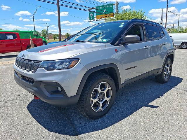 Used 2022 Jeep Compass Trailhawk w/ Sun and Sound Group AWD/4WD image 3