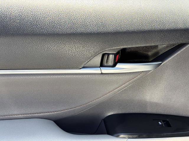 Used 2018 Toyota Camry XLE FWD image 16