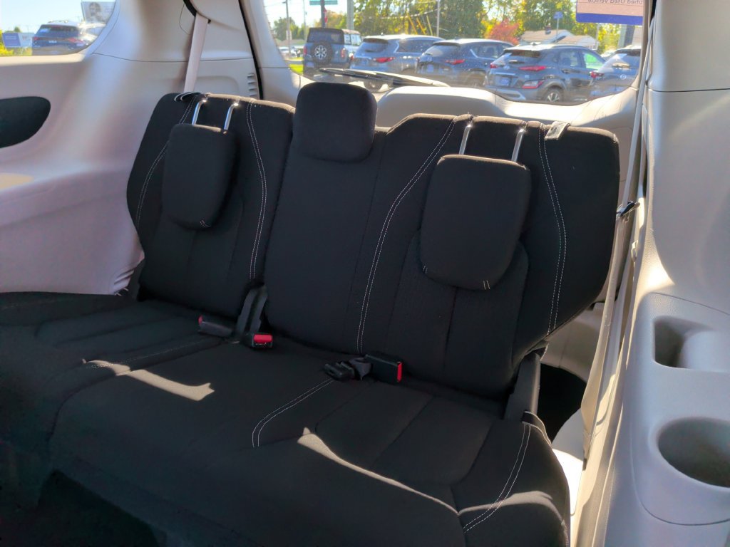 Used 2023 Chrysler Voyager LX FWD image 18