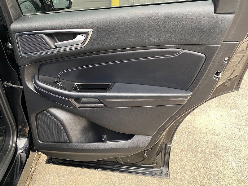 Certified 2018 Ford Edge Titanium w/ Technology Package image 39