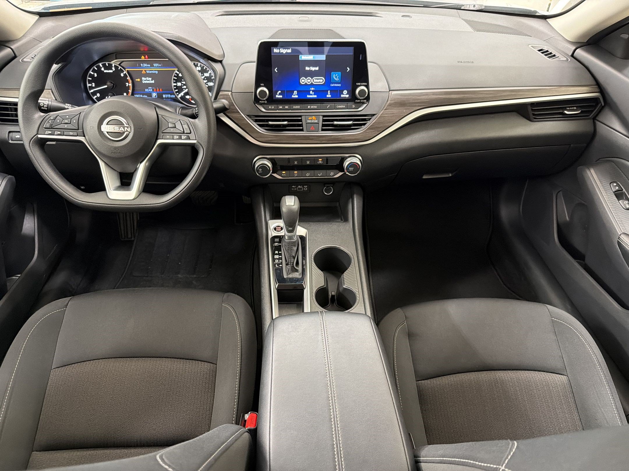 Used 2025 Nissan Altima 2.5 SV FWD image 15