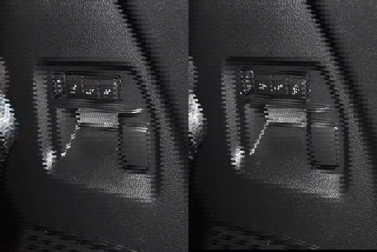 Certified 2024 Ford Explorer Limited w/ Limited Technology Package image 39