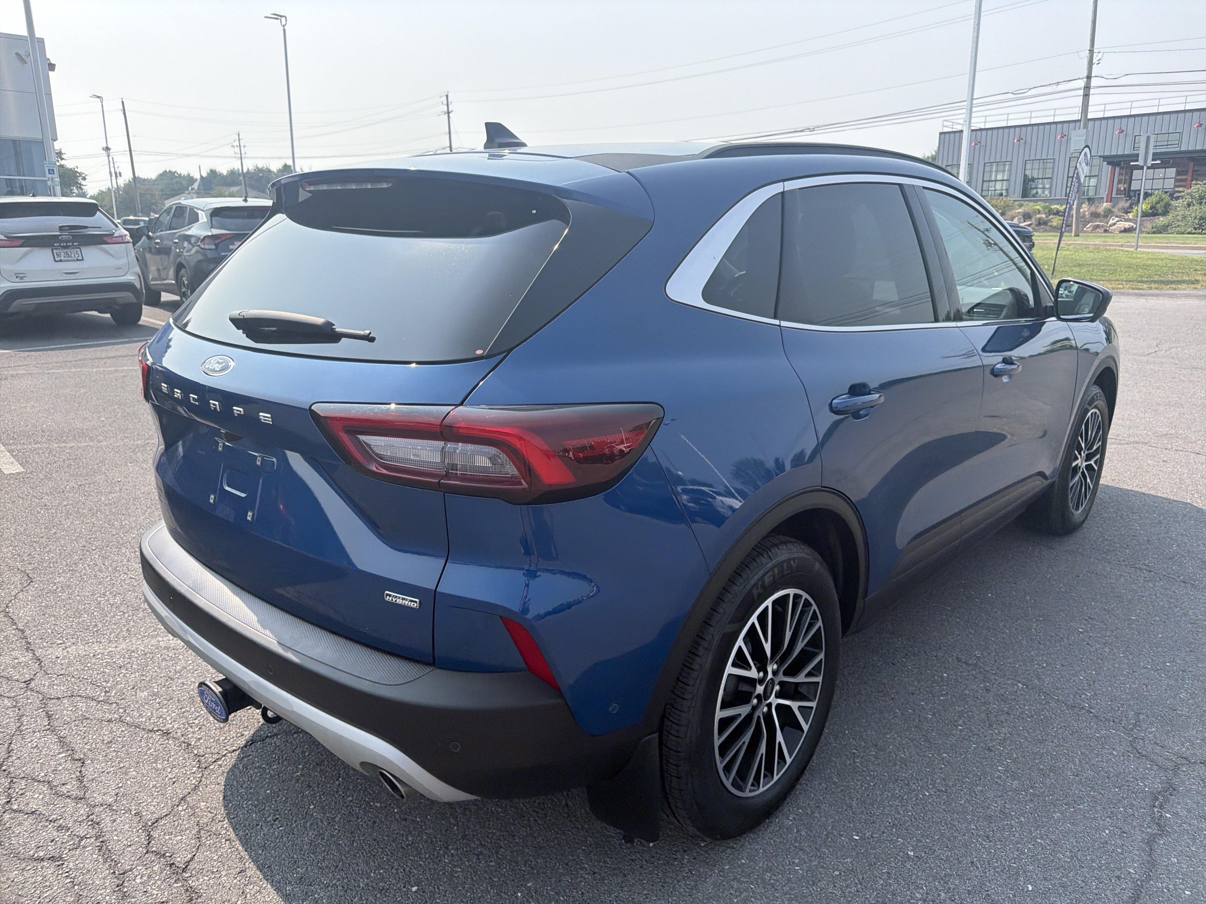 Certified 2023 Ford Escape SE w/ PHEV Premium Package FWD image 3