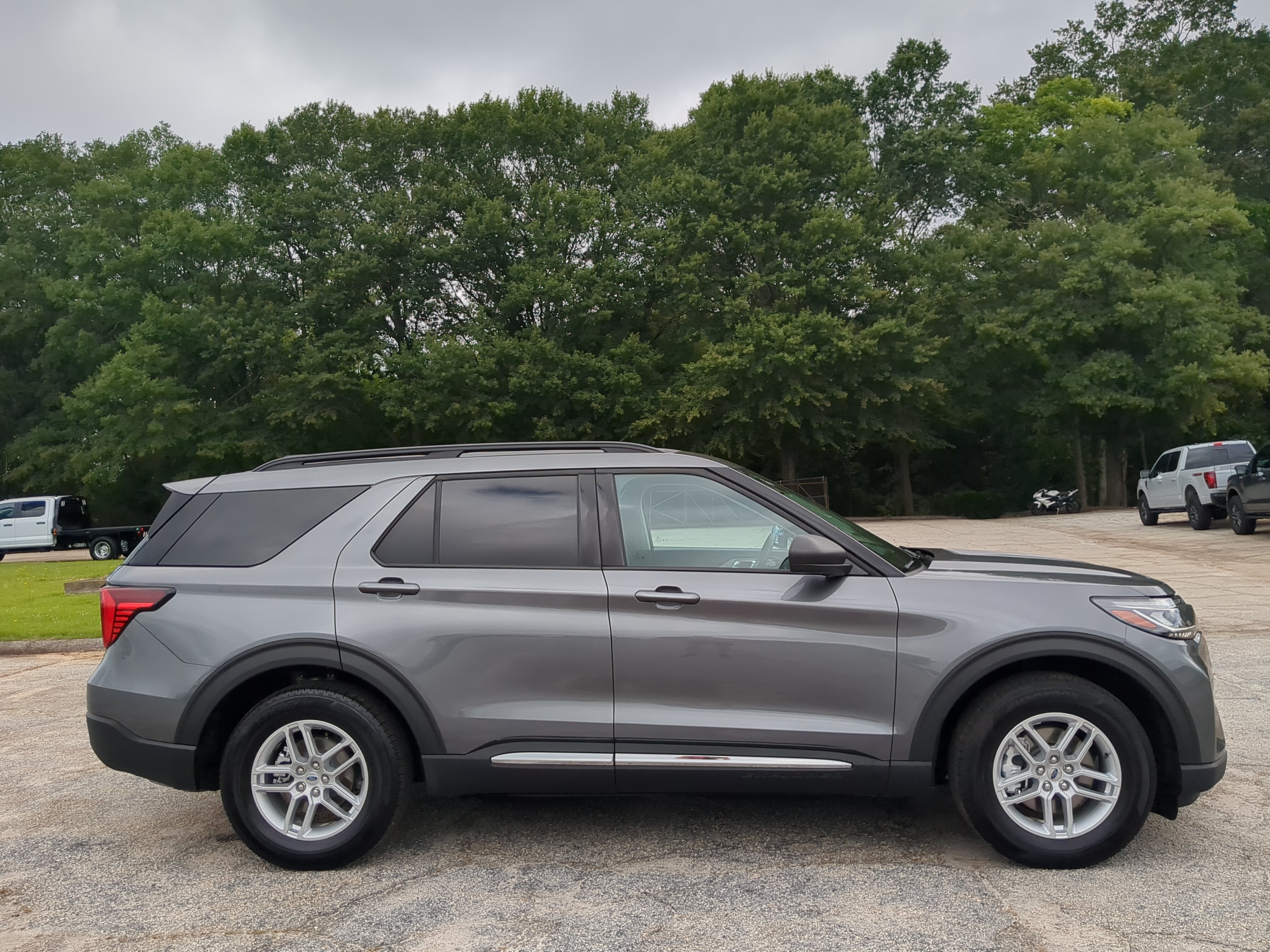 Certified 2025 Ford Explorer Active w/ Active Comfort Package RWD image 1