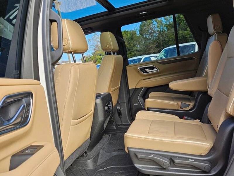 Used 2021 Chevrolet Tahoe Premier w/ Premium Package image 11