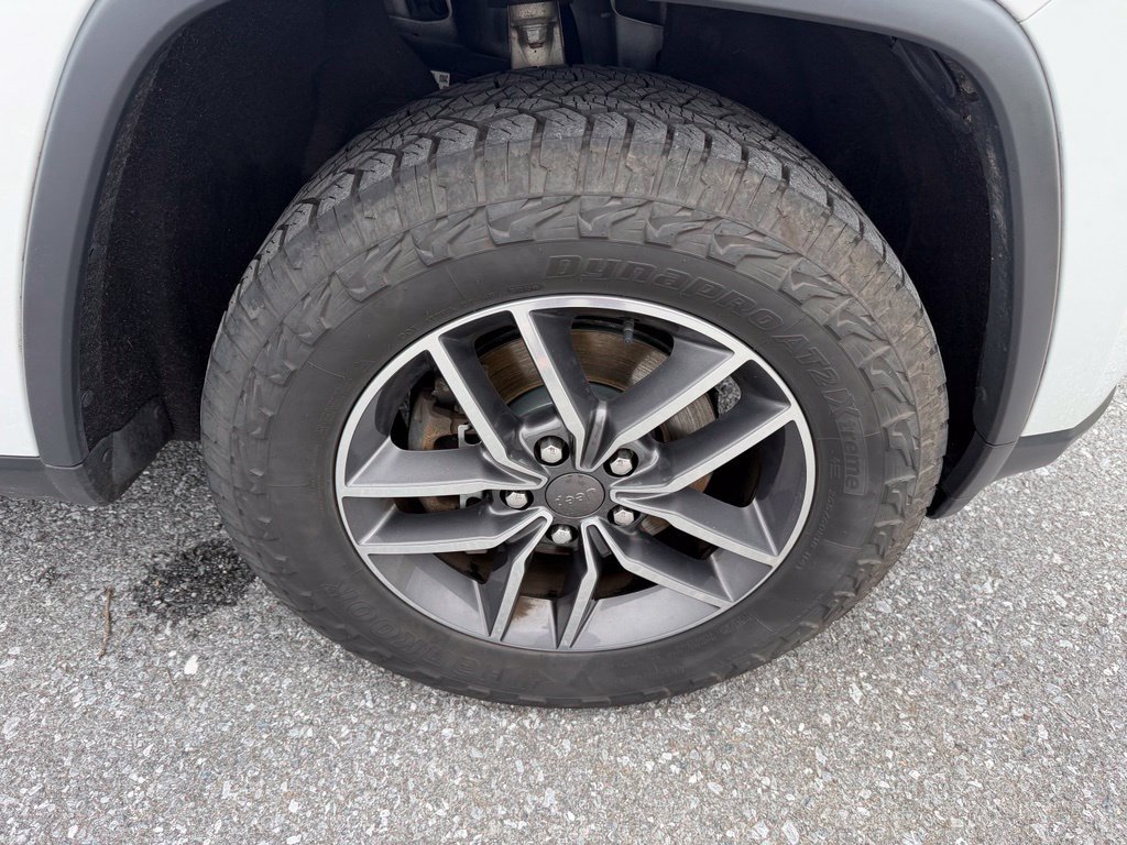Used 2019 Jeep Grand Cherokee Limited AWD/4WD image 10
