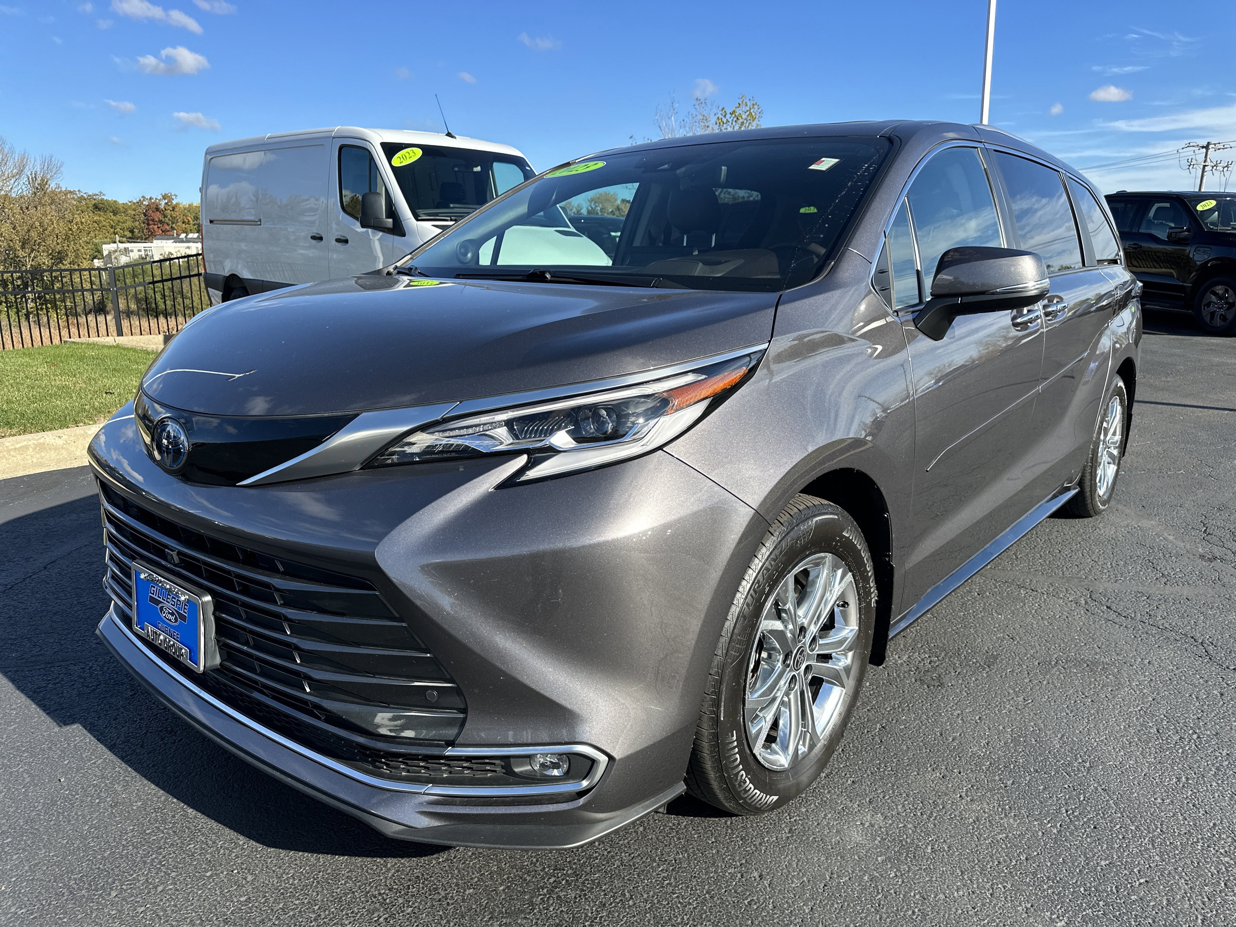 Used 2023 Toyota Sienna Platinum image 7