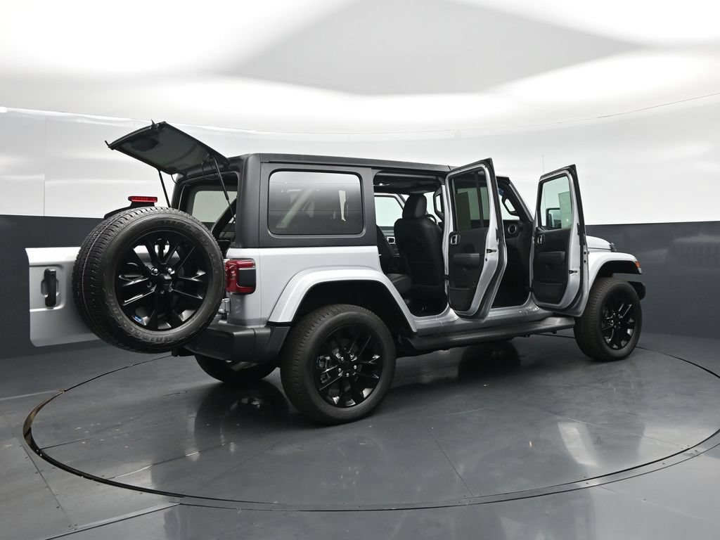 Used 2023 Jeep Wrangler Unlimited Sahara w/ Cold Weather Group AWD/4WD image 6