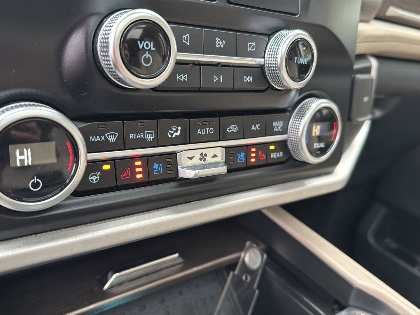 Certified 2023 Ford Expedition Limited image 24