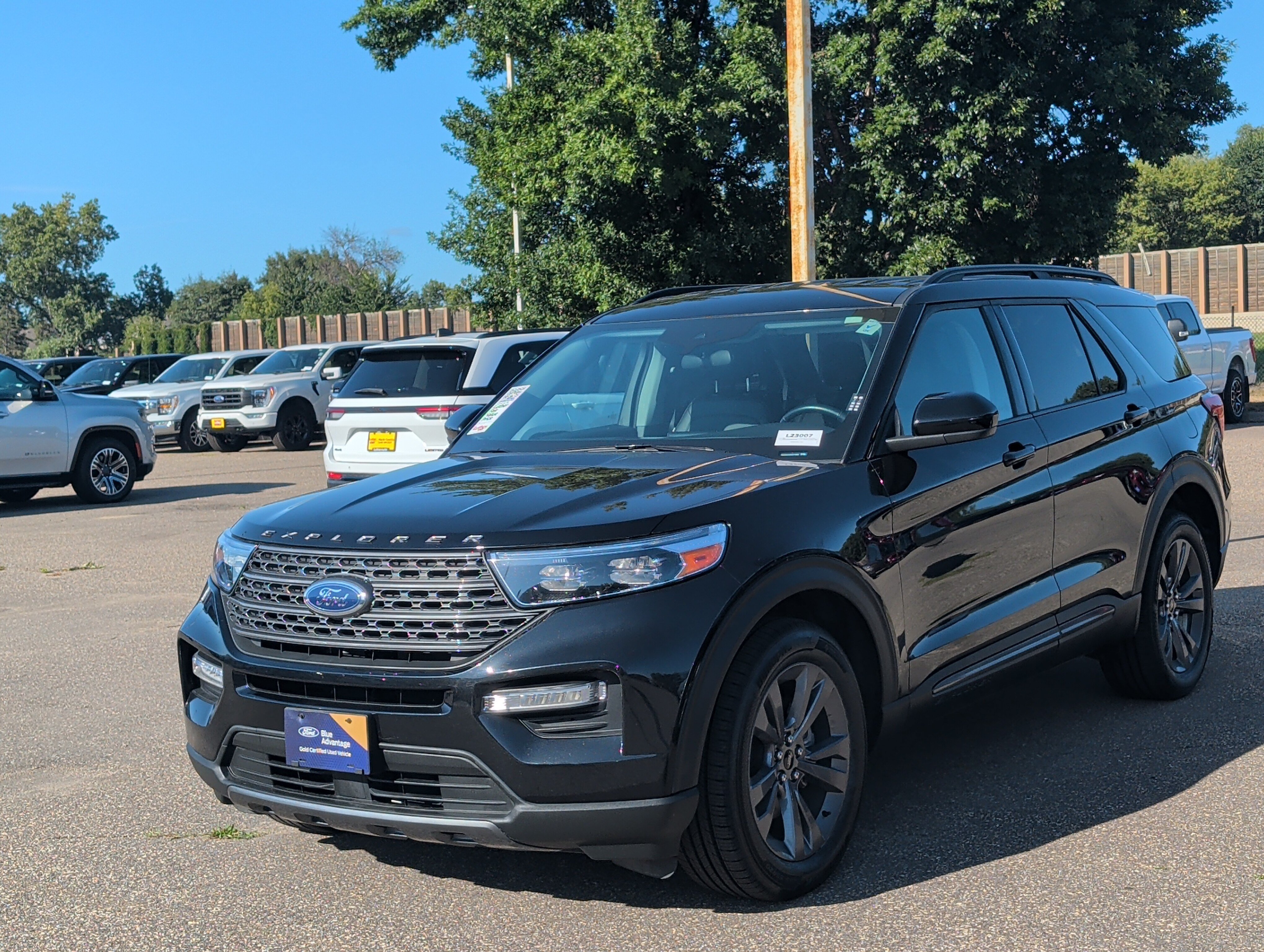 Certified 2024 Ford Explorer XLT w/ Equipment Group 202A AWD/4WD image 3
