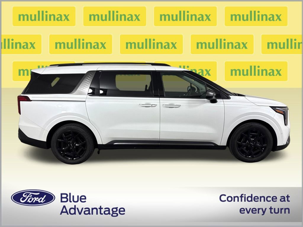 Used 2025 Kia Carnival SX FWD image 2
