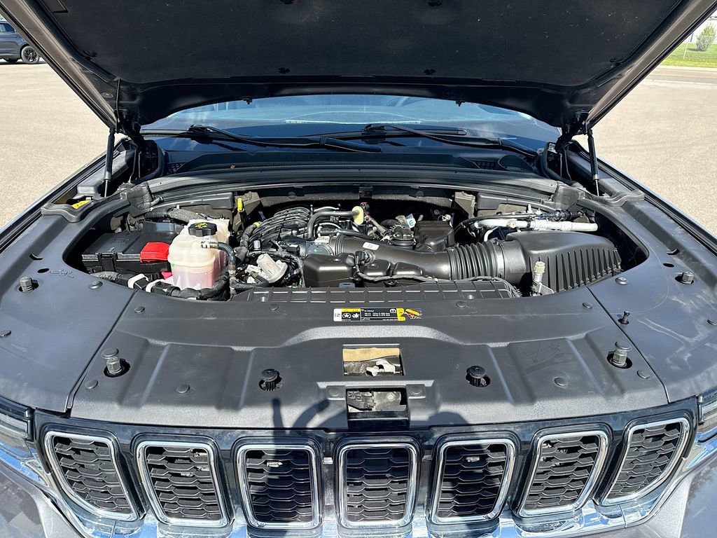 Used 2023 Jeep Grand Cherokee Limited AWD/4WD image 23