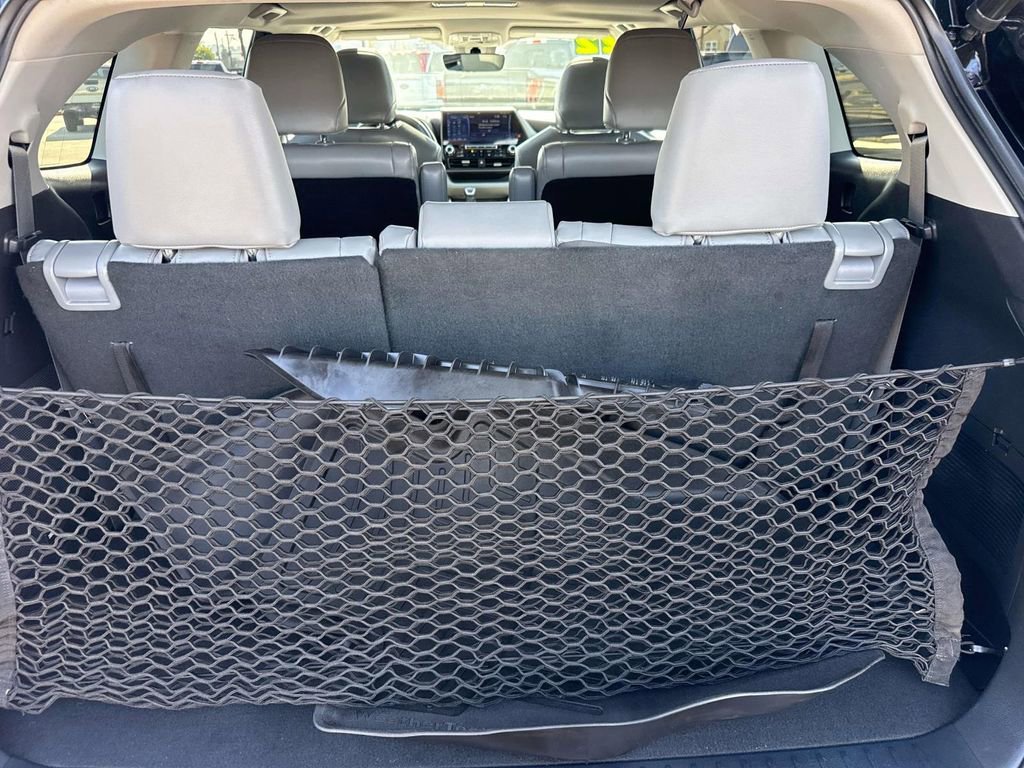 Used 2022 Toyota Highlander Limited image 9