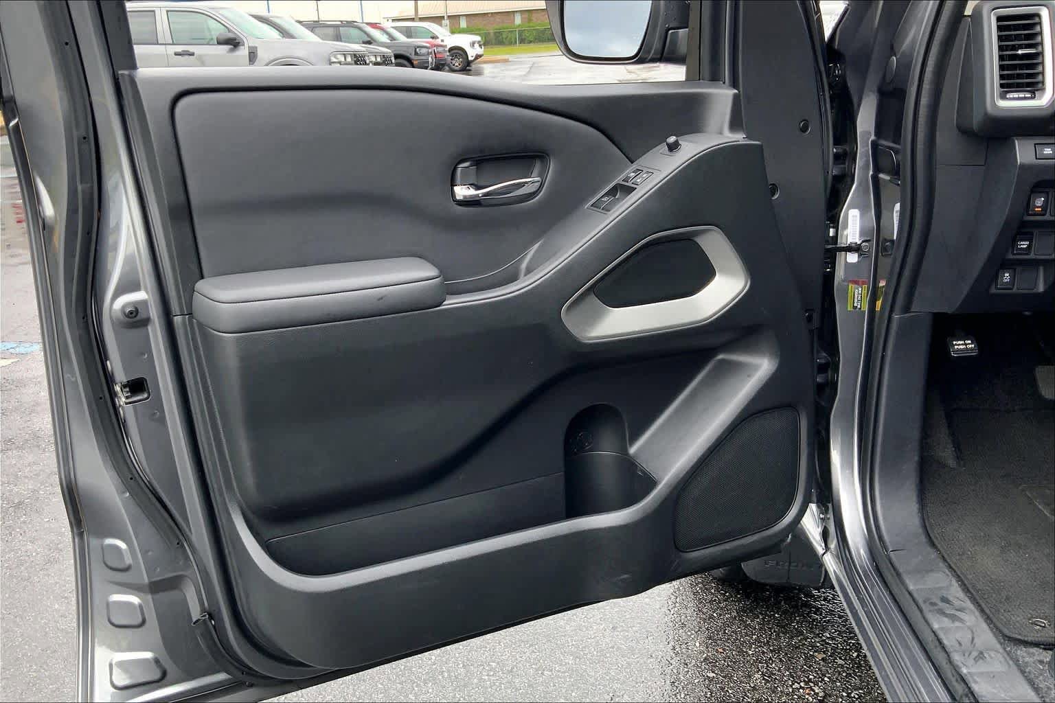 Used 2022 Nissan Frontier SV w/ Technology Package RWD image 21