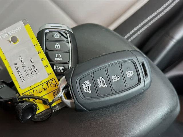 Used 2025 Hyundai Venue SEL FWD image 21