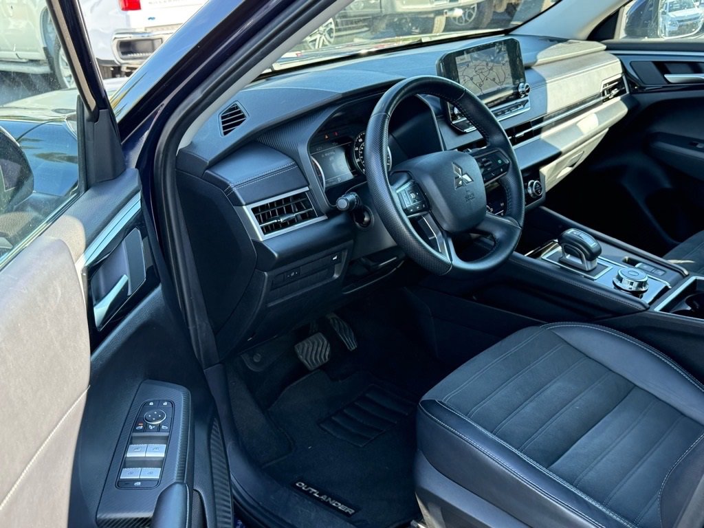 Used 2024 Mitsubishi Outlander SE Black Edition image 10