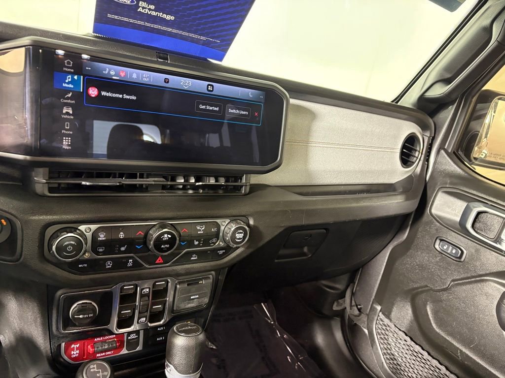 Used 2024 Jeep Gladiator Sport AWD/4WD image 16
