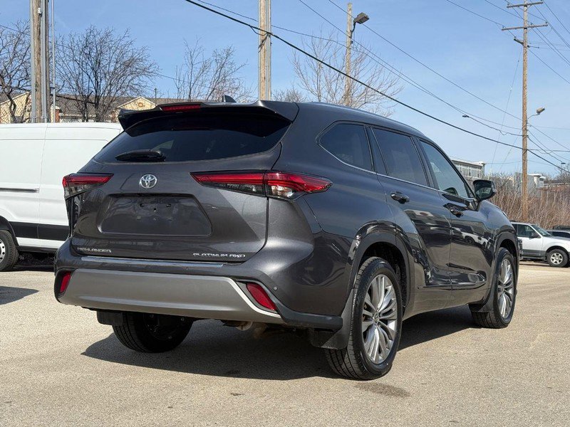 Used 2022 Toyota Highlander Platinum image 4