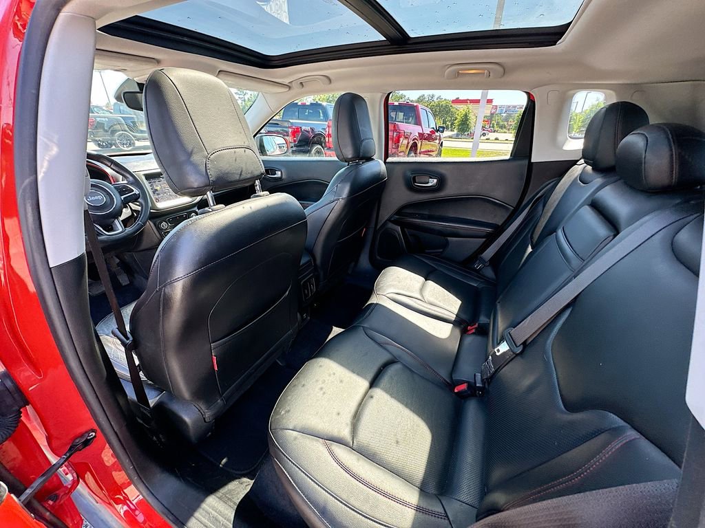 Used 2018 Jeep Compass Trailhawk w/ Leather Interior Group AWD/4WD image 4