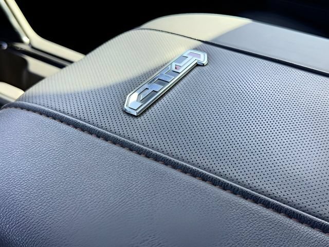 Used 2025 GMC Sierra 2500 AT4 w/ AT4 Premium Plus Package AWD/4WD image 31