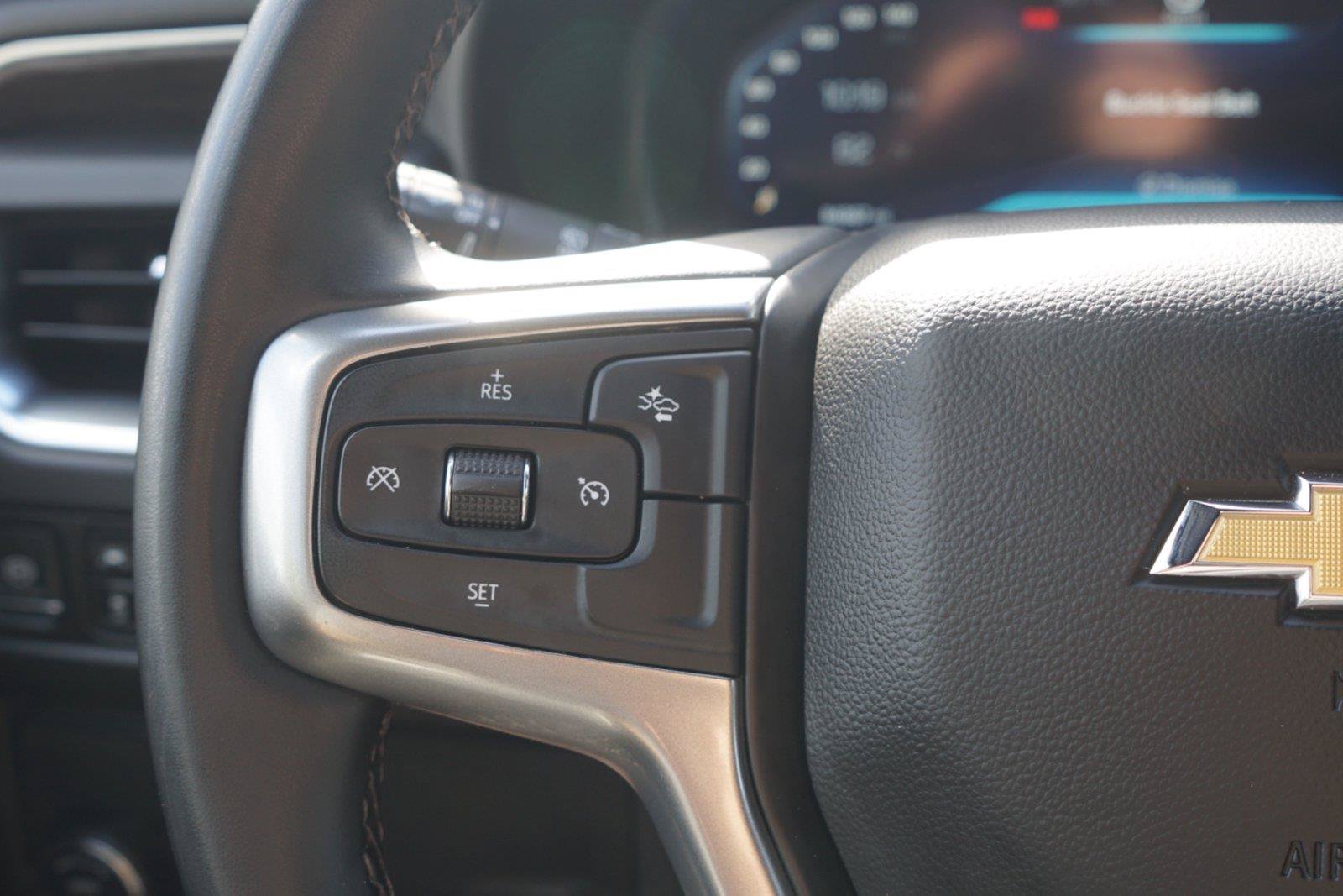 Used 2024 Chevrolet Suburban LT RWD image 16