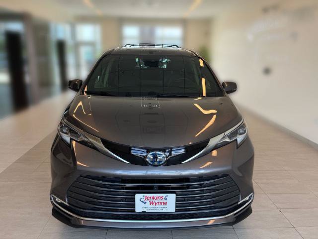 Used 2023 Toyota Sienna Platinum AWD/4WD image 5