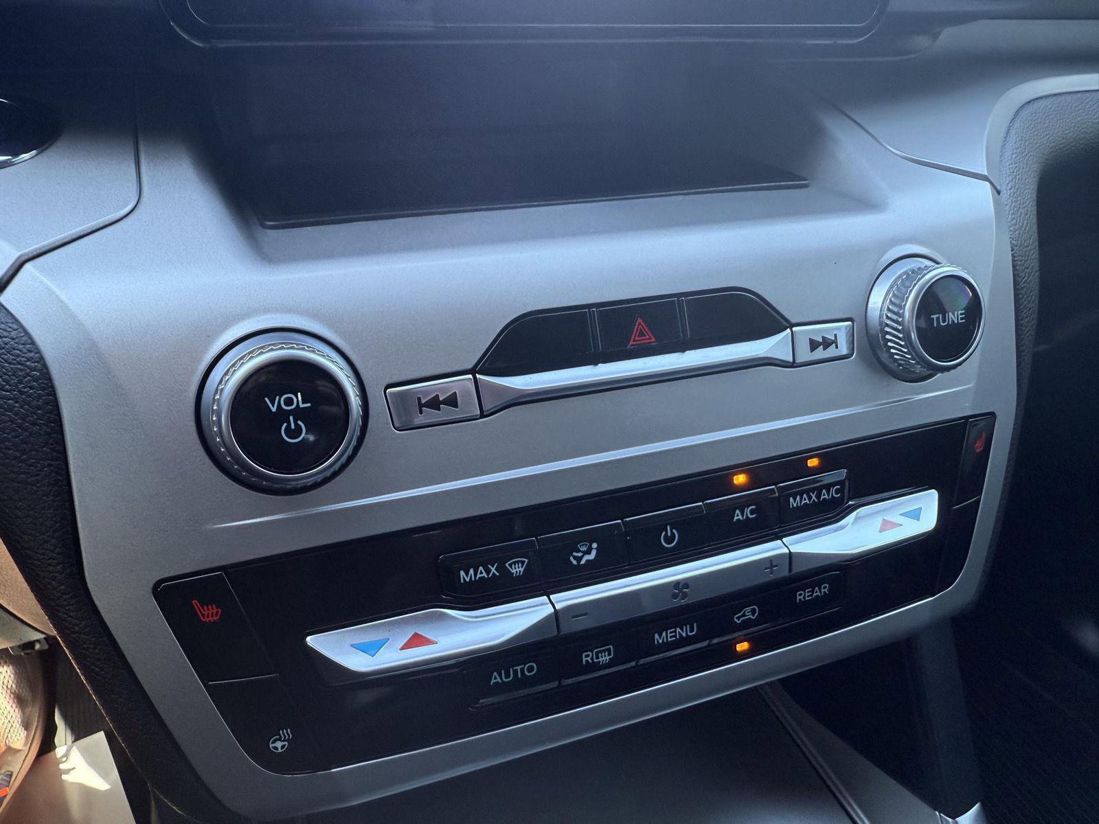 Certified 2022 Ford Explorer XLT w/ Equipment Group 202A image 30