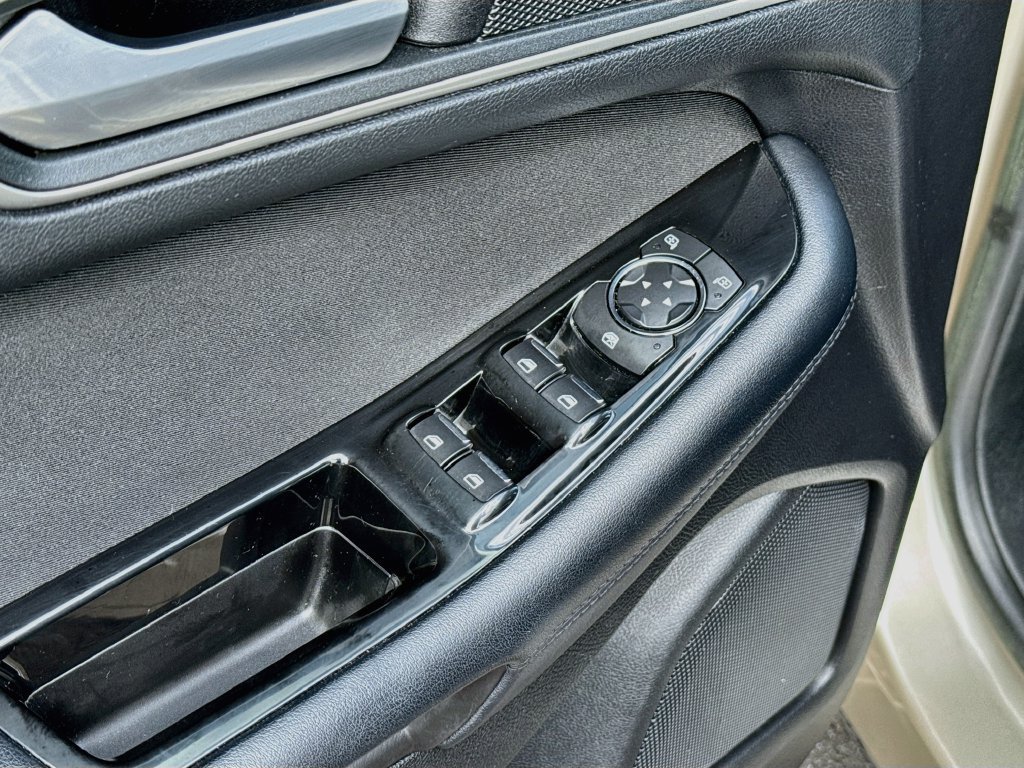 Certified 2018 Ford Edge SEL w/ Ford Safe & Smart Package FWD image 17