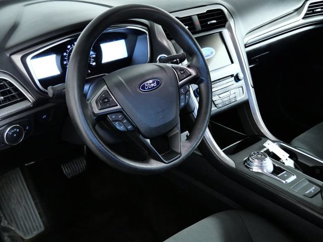 Certified 2017 Ford Fusion SE w/ Fusion SE Technology Package FWD image 18