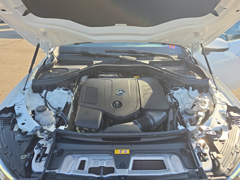 Used 2025 Mercedes-Benz GLC 300 4MATIC image 34
