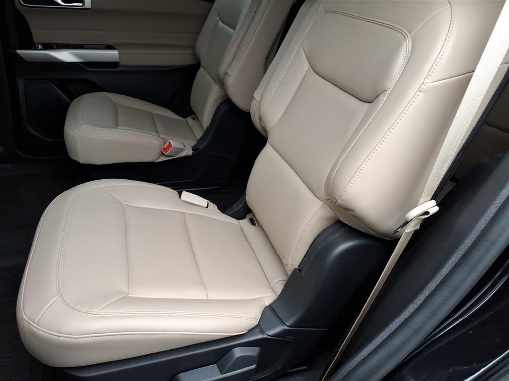 Certified 2022 Ford Explorer XLT w/ Equipment Group 202A image 10