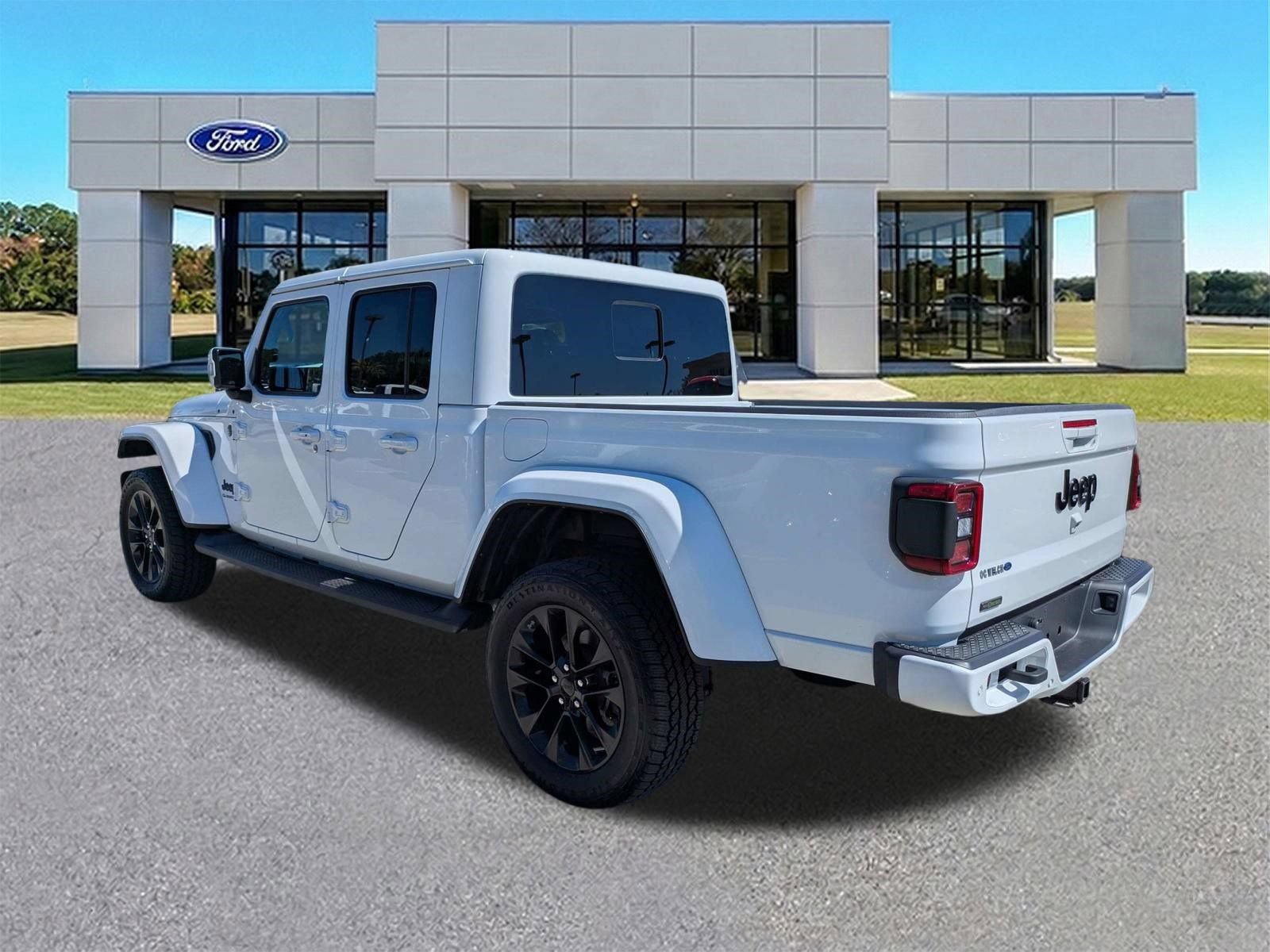 Used 2022 Jeep Gladiator Overland AWD/4WD image 3