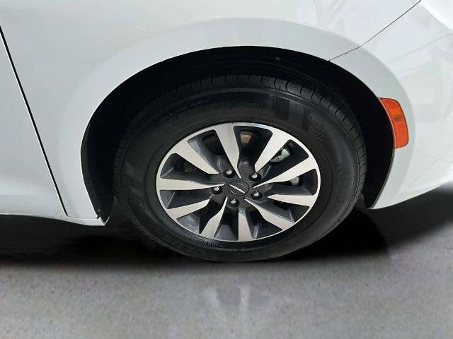 Used 2024 Chrysler Pacifica Limited FWD image 31