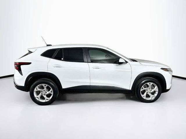Used 2024 Chevrolet Trax LS w/ LS Convenience Package FWD image 24