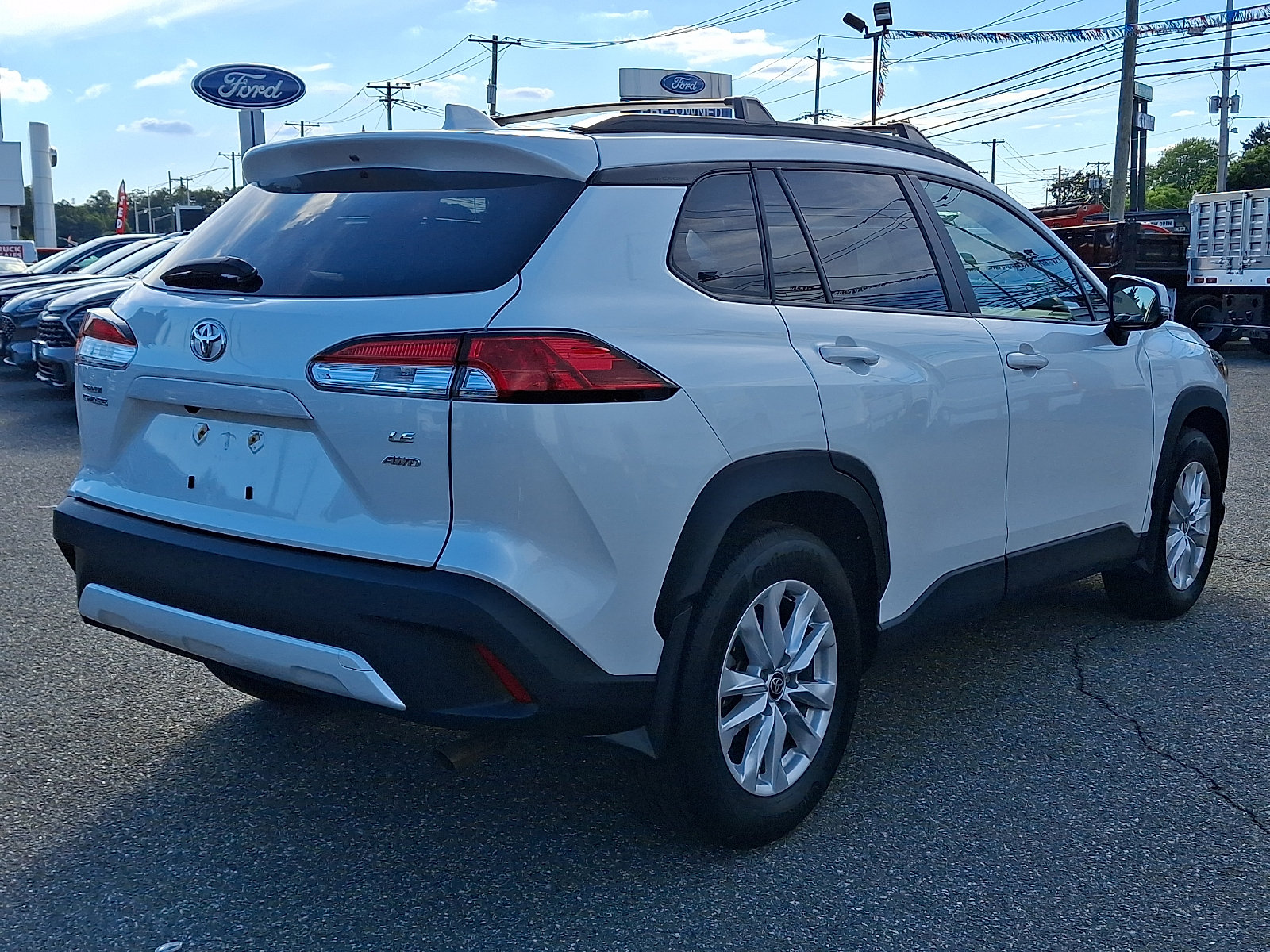 Used 2023 Toyota Corolla Cross LE w/ Moonroof Package AWD/4WD image 4