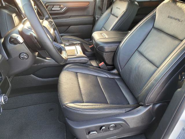 Used 2025 GMC Yukon Denali image 15
