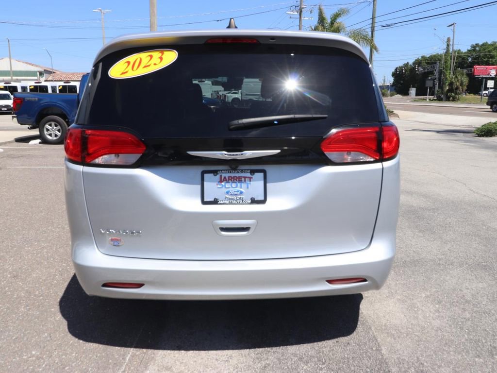 Used 2023 Chrysler Voyager LX FWD image 10