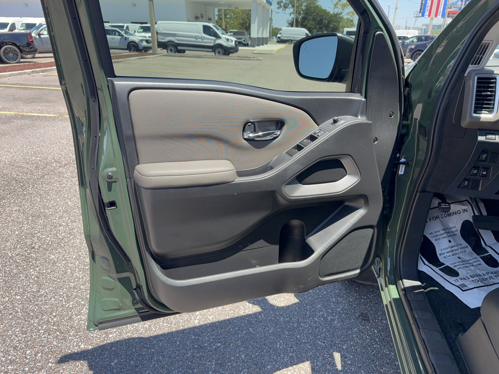 Used 2023 Nissan Frontier SV w/ Technology Package AWD/4WD image 8
